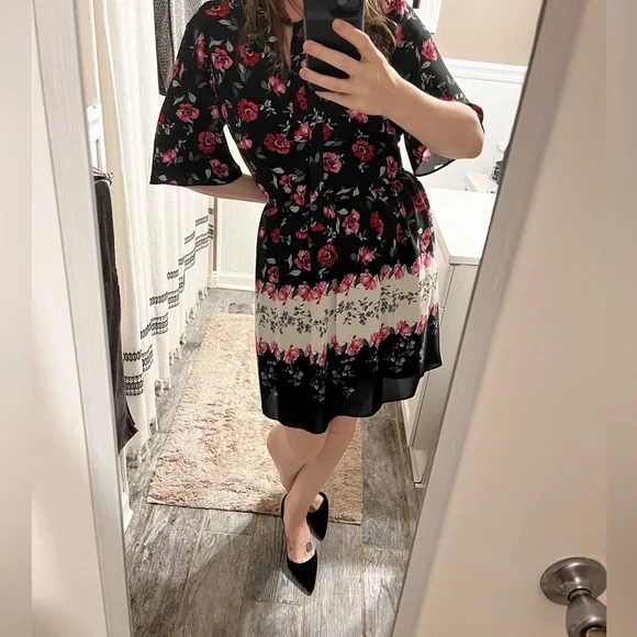 CeCe Elise Tie Neck Floral Dress
Size 12 - Picture 3 of 10